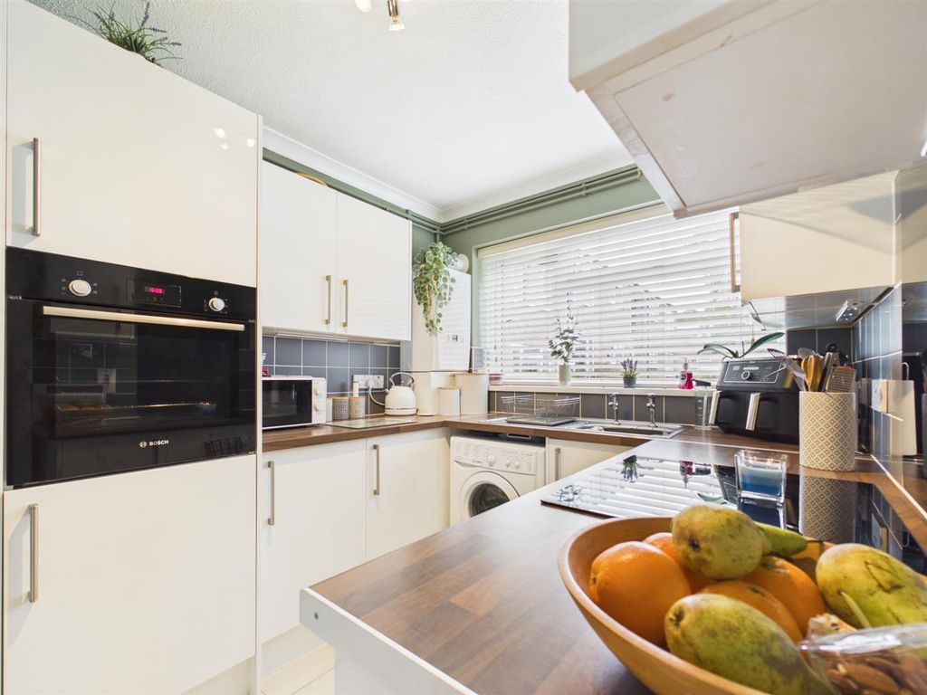 Property photo 1 of 10 Kitchen