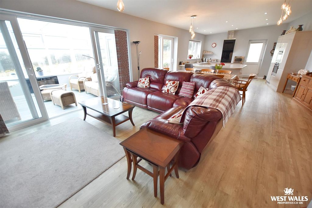 Property photo 2 of 32 22 (33).Jpg