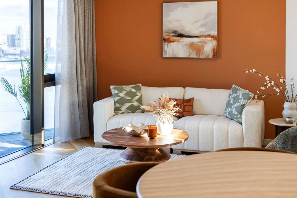 Property photo 3 of 38 Riverside Quarter