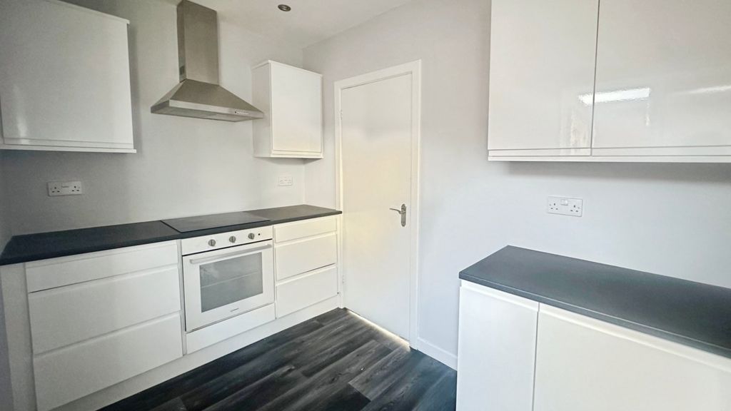 Property photo 3 of 12 Kitchen