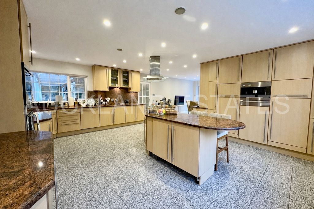 Additional image 13 of 5 bed detached house for saleFoxes Lane, Brookmans Park AL9