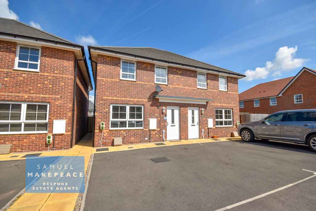 Property photo 1 of 25 Three Bedroom Semi Detached For Sale With Driveway