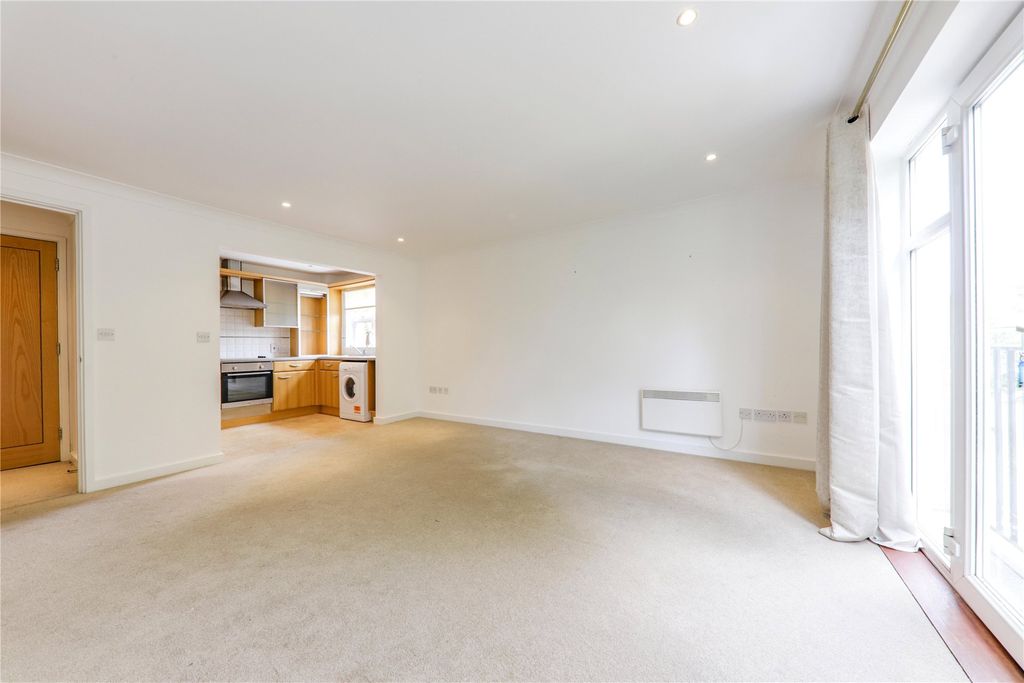 Property photo 3 of 6 Picture No. 14