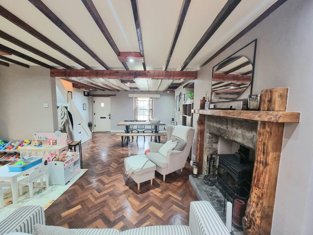 Property photo 3 of 24