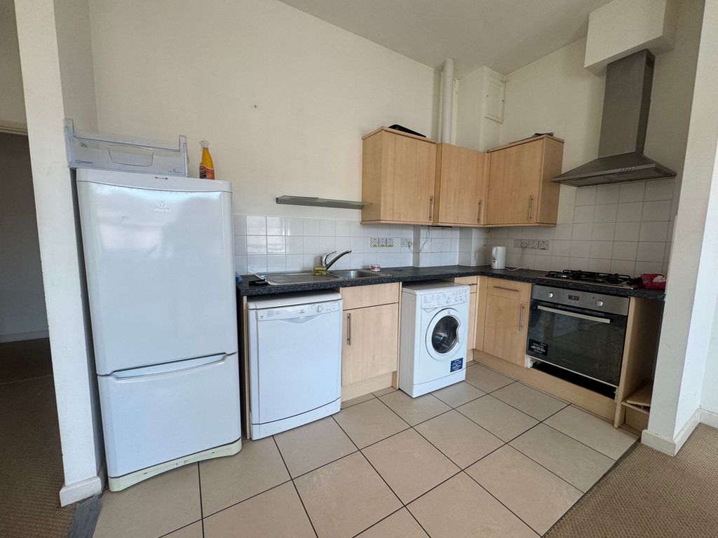 Property photo 3 of 5 Kitchen