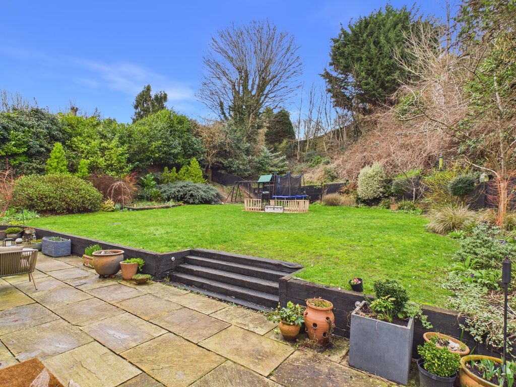 Property photo 2 of 20 Picture No. 18