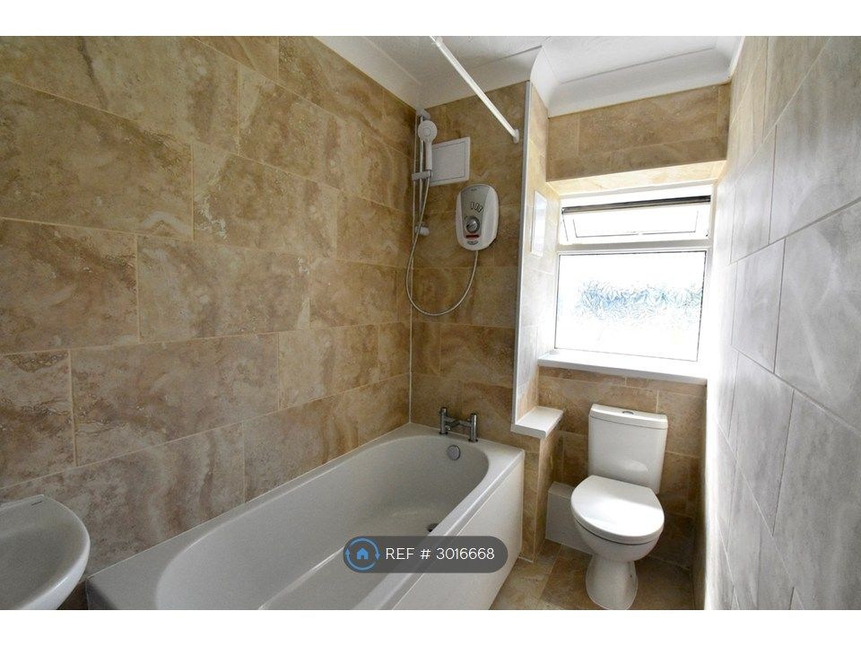 Property photo 2 of 12 Bathroom