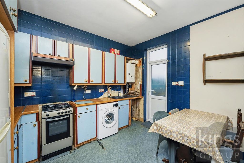 Property photo 3 of 14 Kitchen