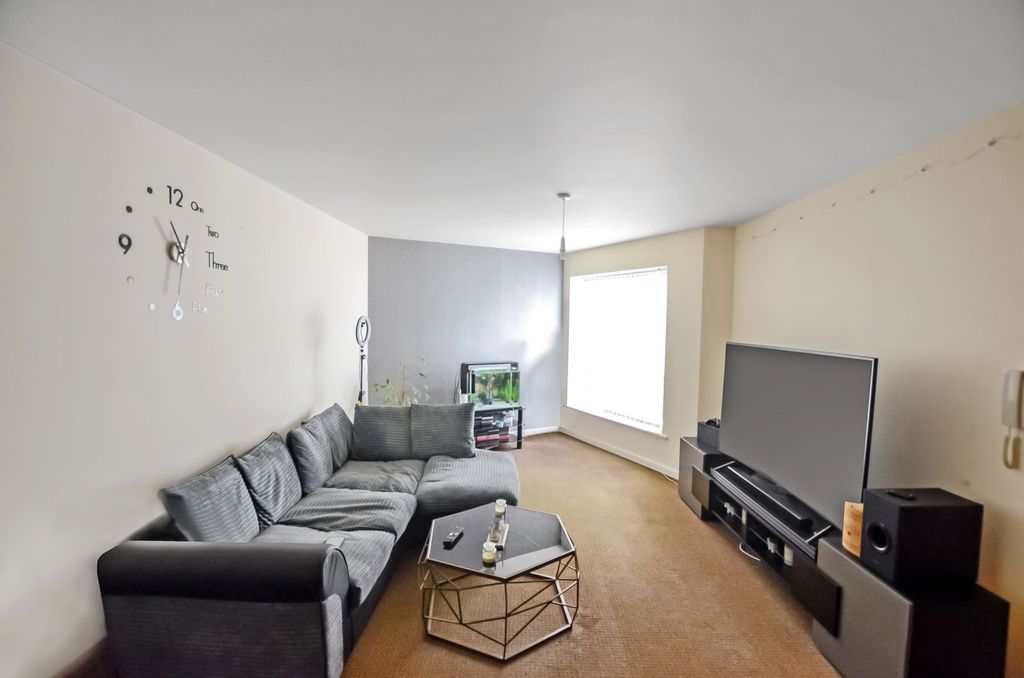 Property photo 2 of 8