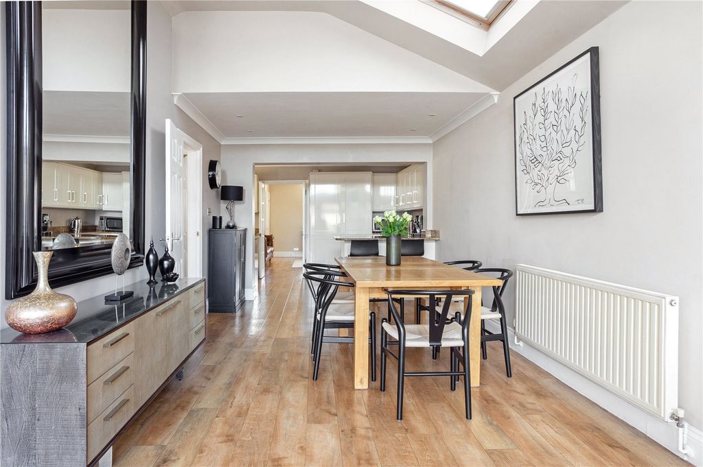 Property photo 3 of 16 Dining Area