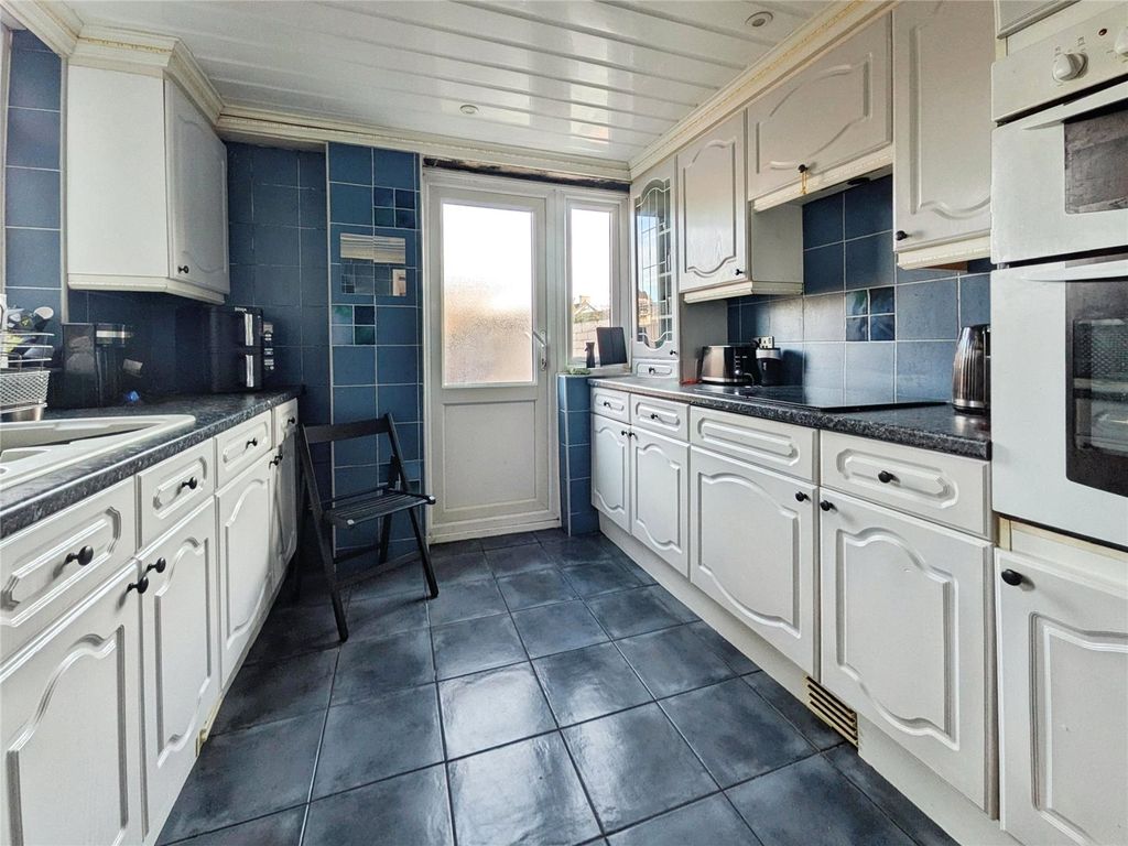 Property photo 3 of 8 Picture No. 11