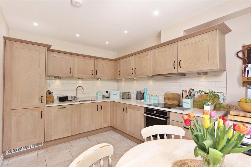 Property photo 3 of 14 Kitchen/Breakfast
