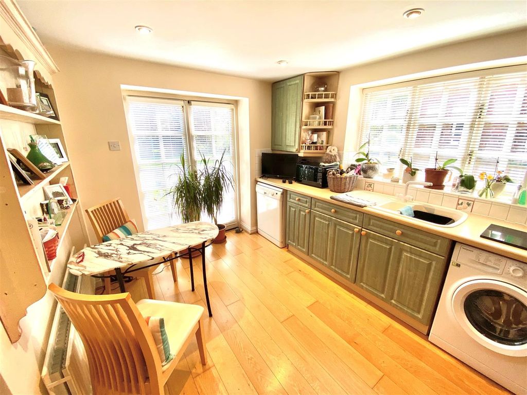 Property photo 3 of 13 Kitch 2 Pott.Jpg