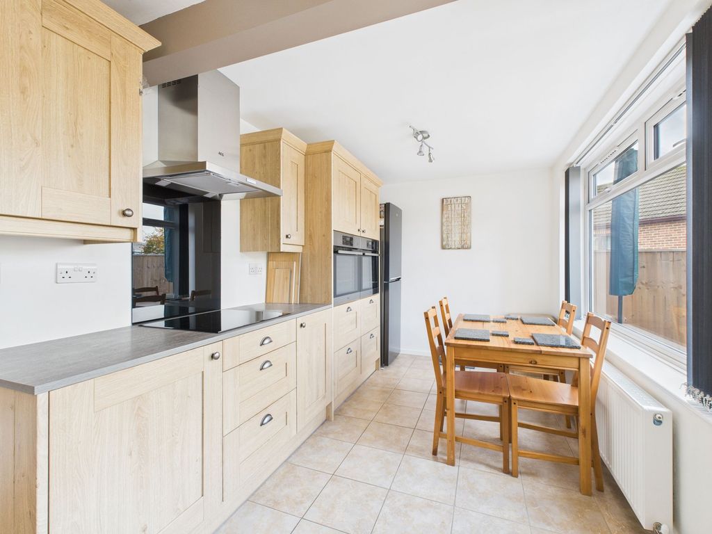 Property photo 3 of 19 Dining Kitchen
