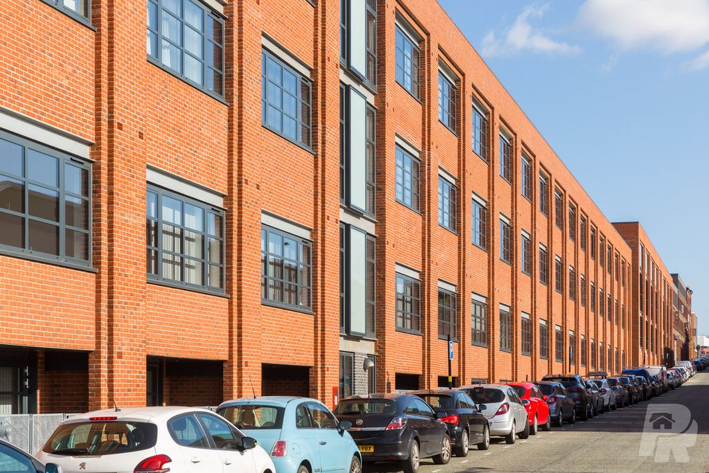 Property photo 2 of 23