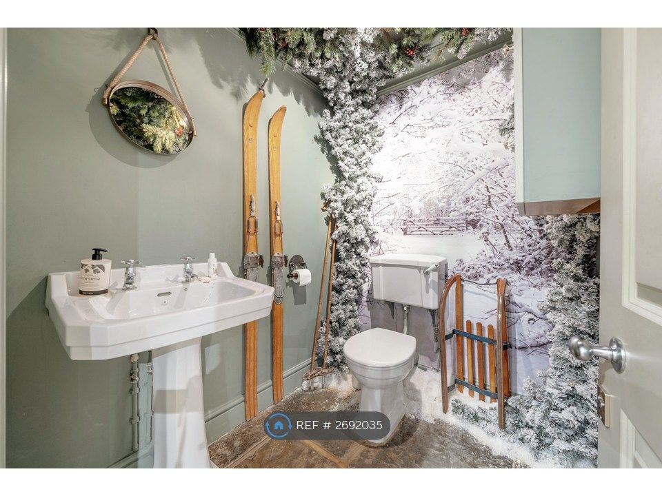 Property photo 2 of 35