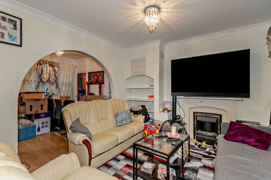 Property photo 2 of 20