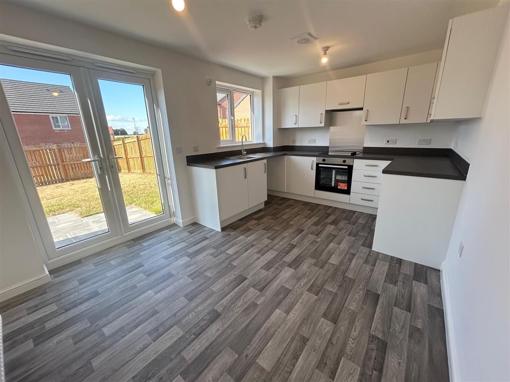 Property photo 3 of 16 Kitchen