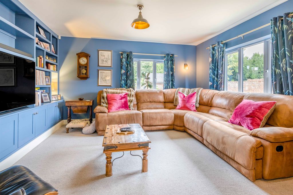 Property photo 2 of 20