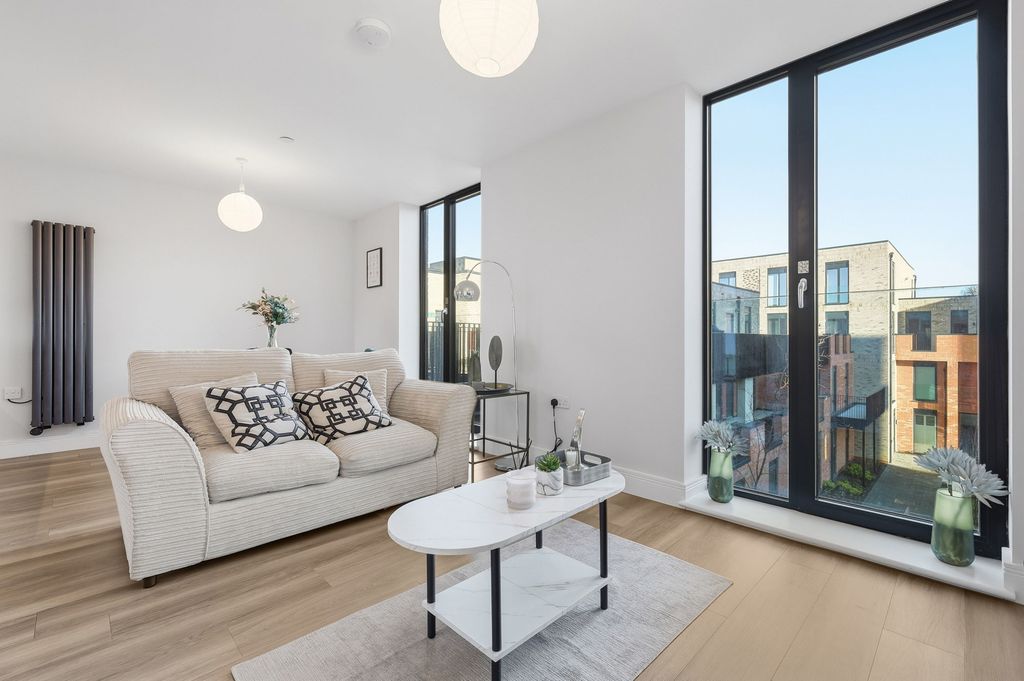 Property photo 2 of 24