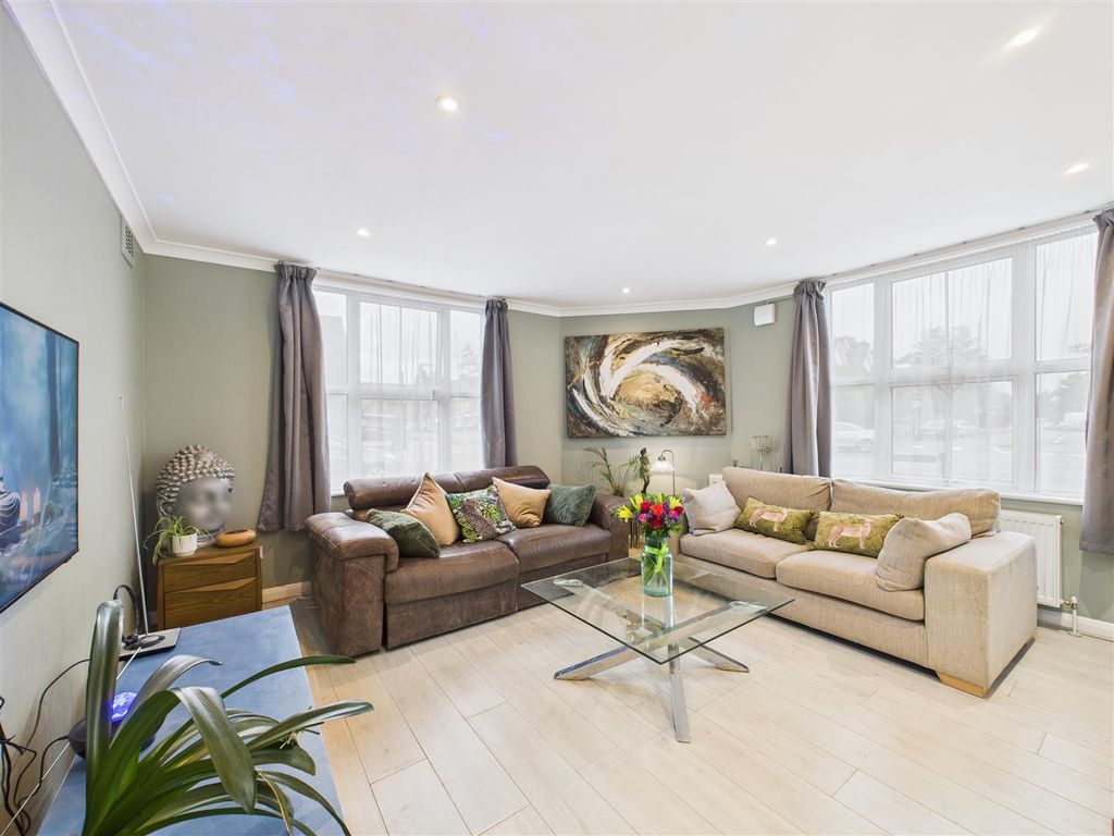 Property photo 2 of 6