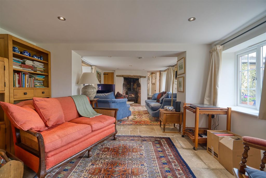 Property photo 3 of 16 Sitting Room