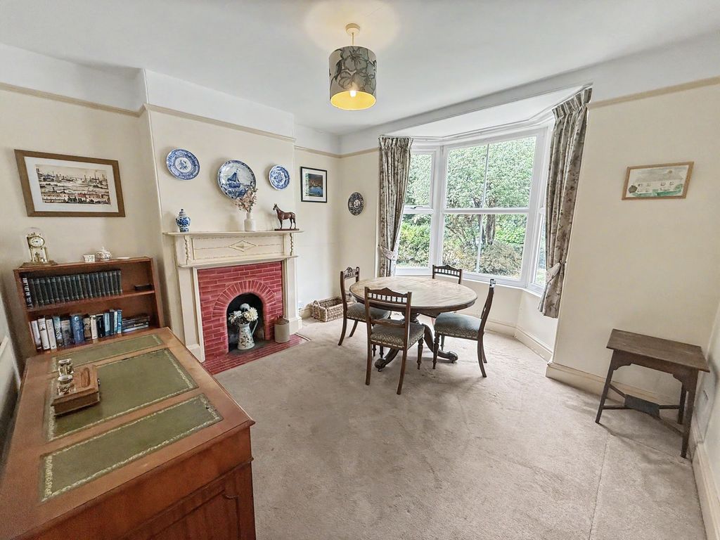 Property photo 3 of 24