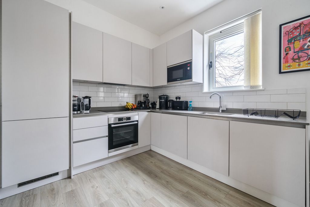 Property photo 2 of 21 1401756-20-697378...