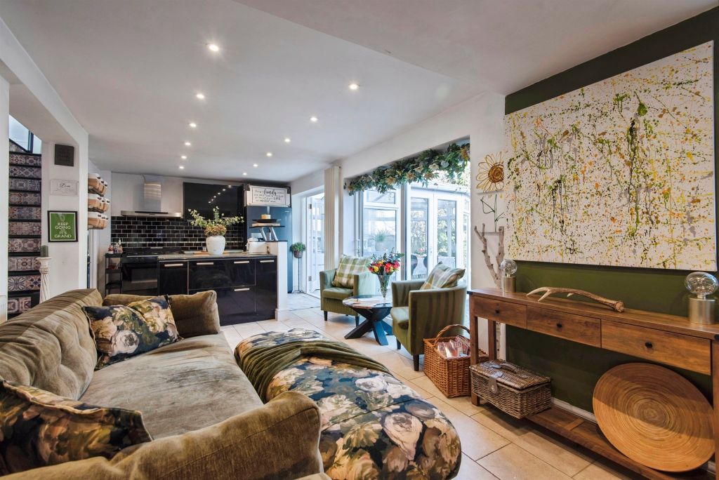 Property photo 2 of 17