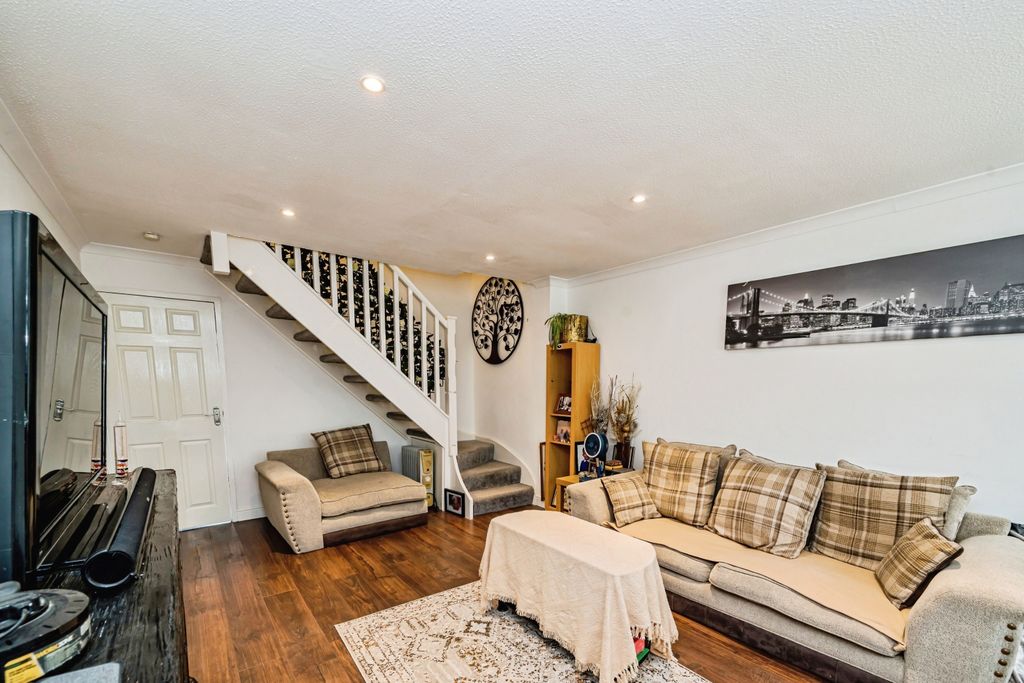 Property photo 3 of 18 14Lowerclose-23