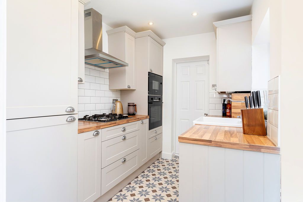 Property photo 3 of 18 Kitchen