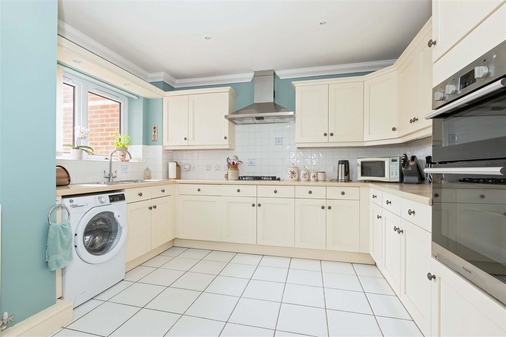 Property photo 3 of 22 Strand Court_12.Jpg