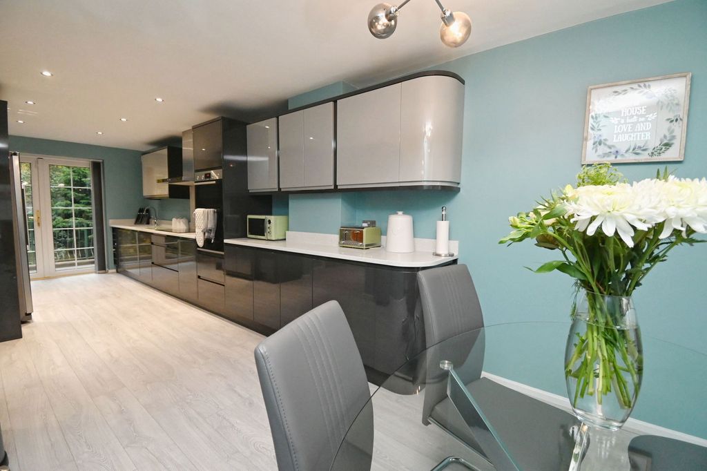 Property photo 3 of 31