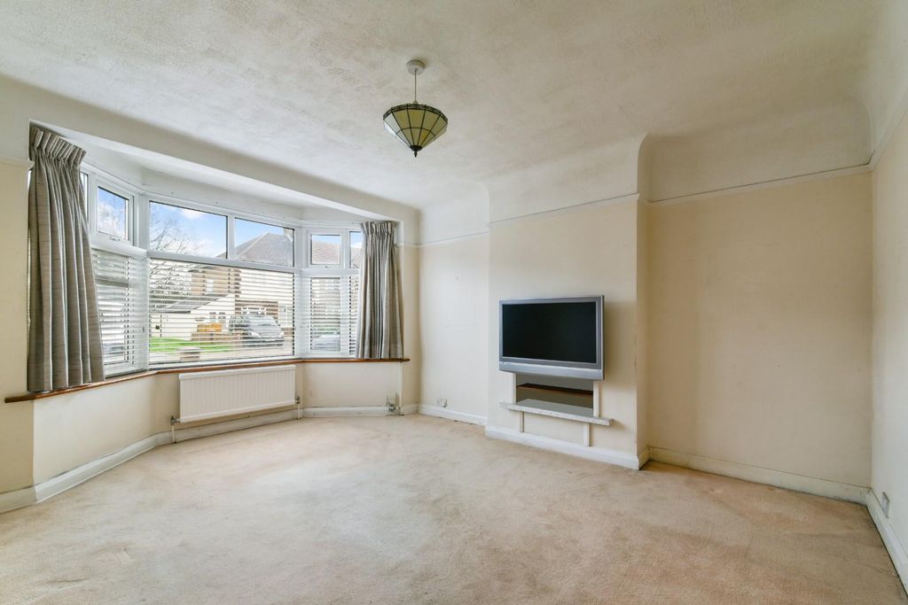 Property photo 3 of 13 Glenthorpe Road (7).Jpg