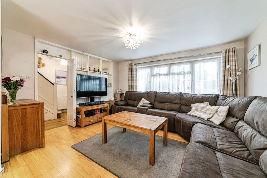 Property photo 3 of 19