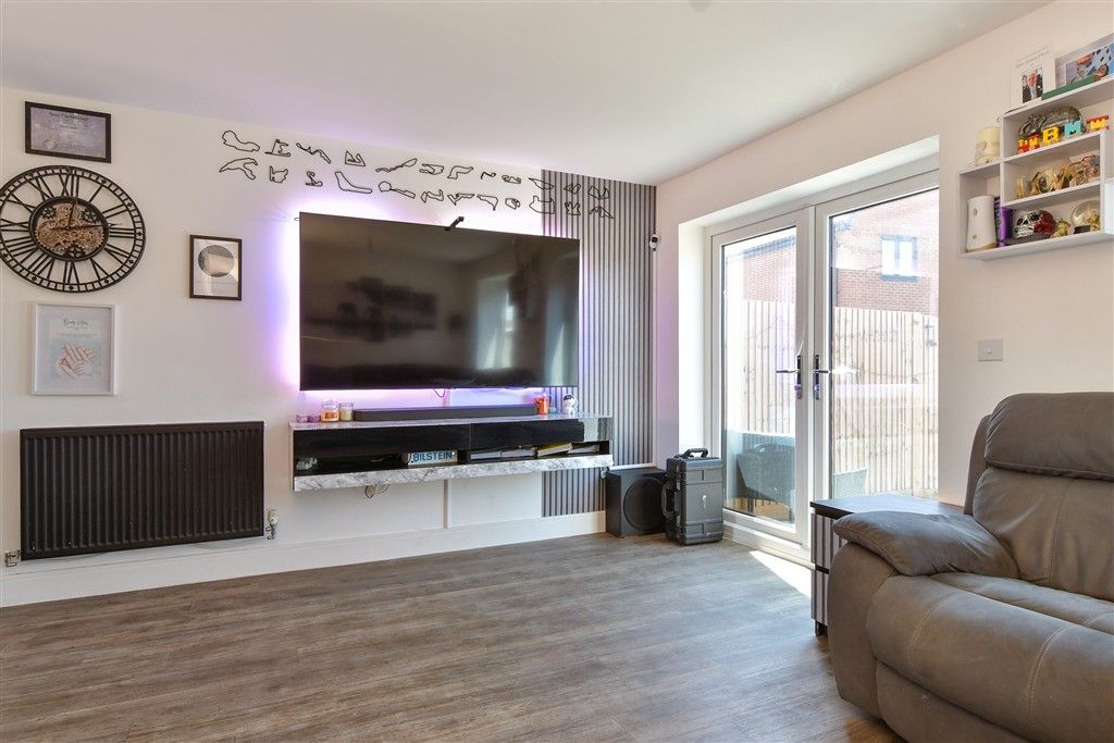 Property photo 2 of 8 Kitchen/Lounge/ Dining Area
