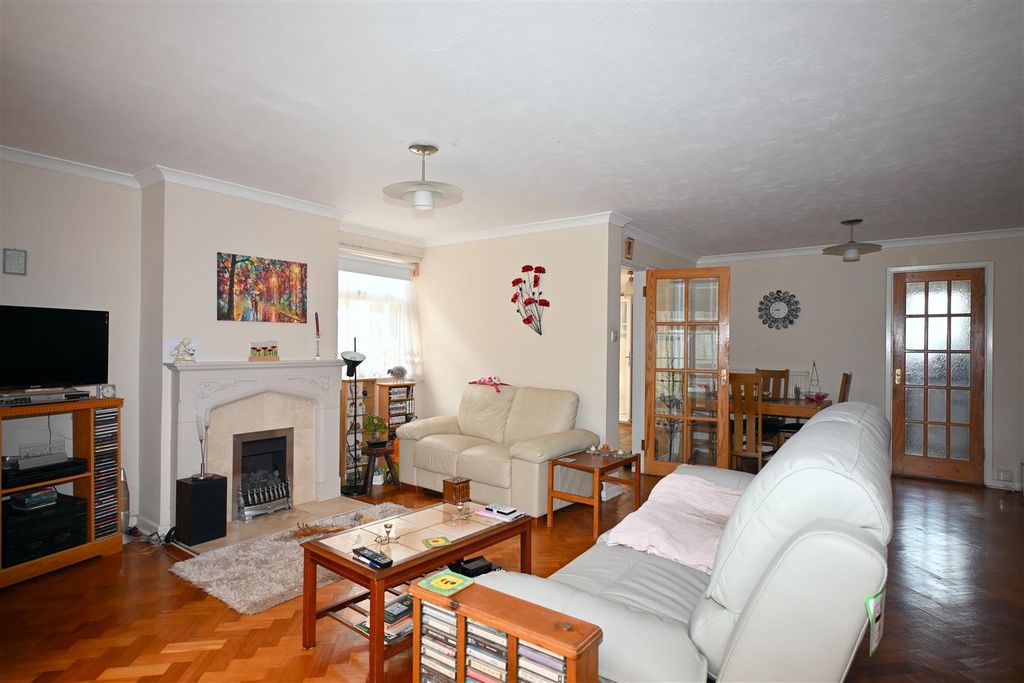 Property photo 3 of 14 Sitting/Dining Room