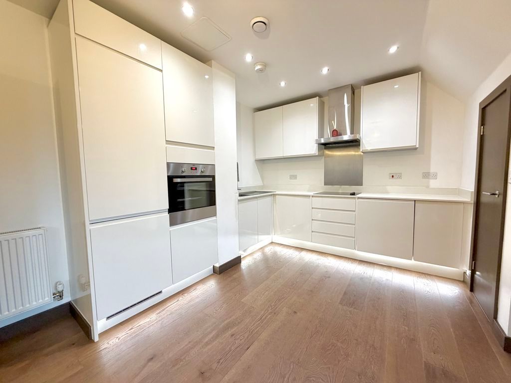 Property photo 2 of 11 Kitchen