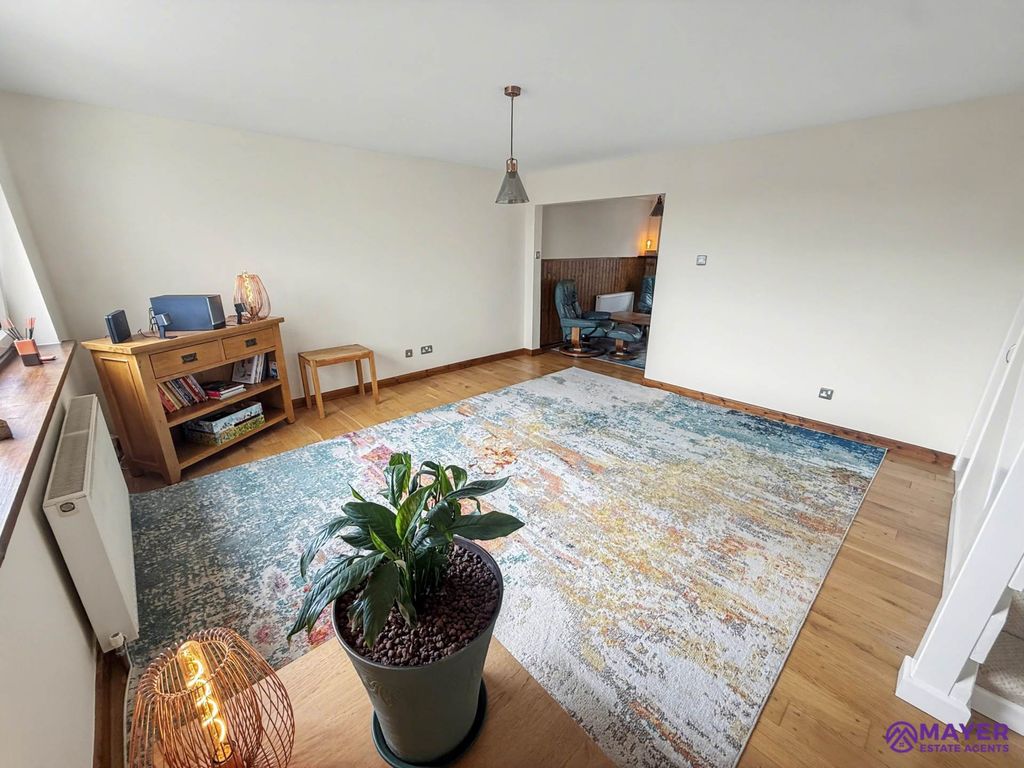 Property photo 3 of 21