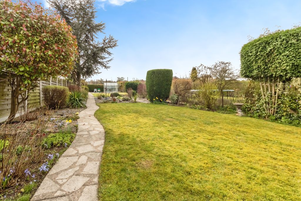 Property photo 3 of 17 Garden