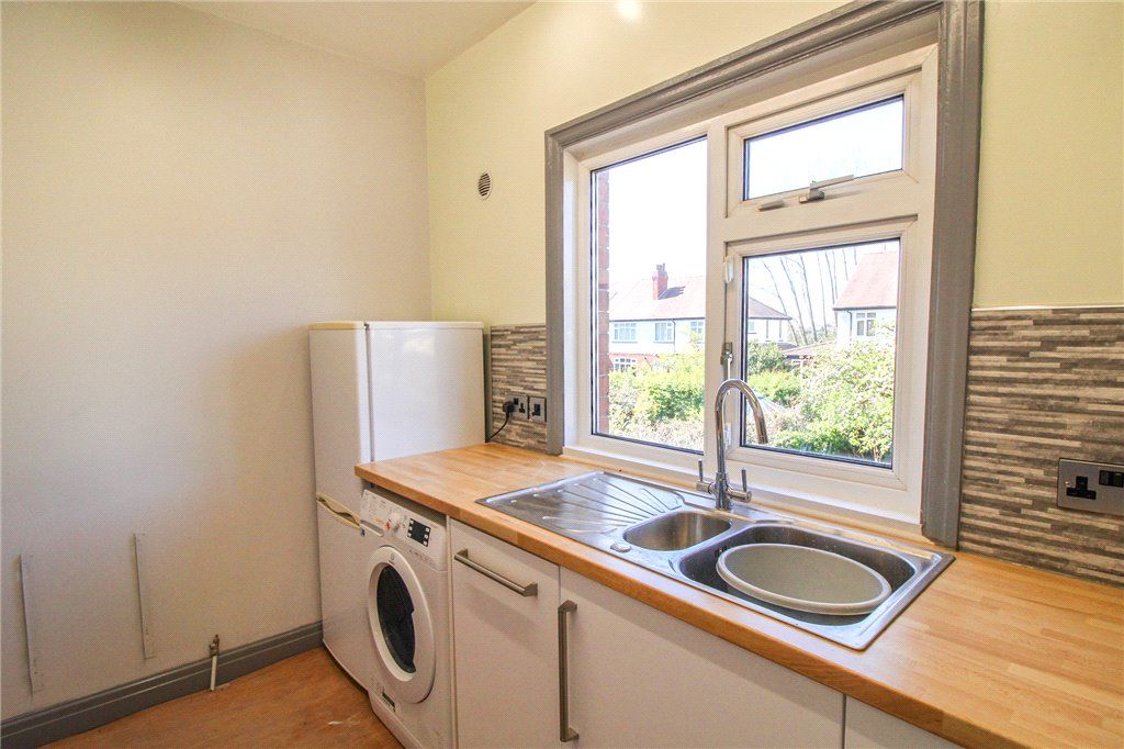 Property photo 3 of 12 Kitchen