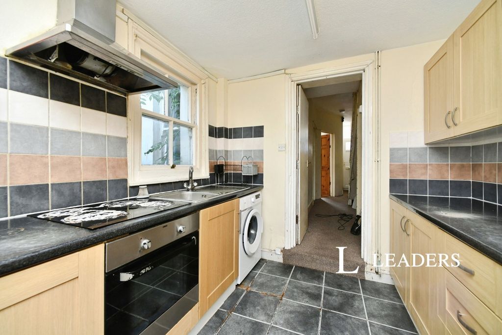Property photo 2 of 18 Kitchen