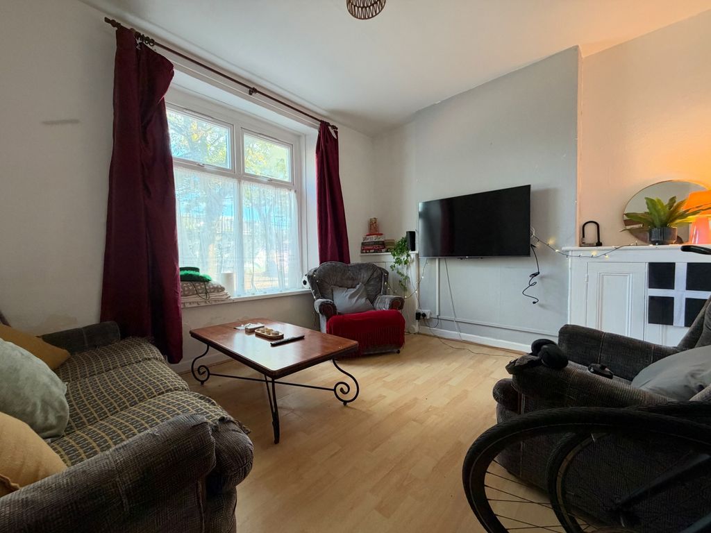 Property photo 1 of 16 65 Cranbrook_15