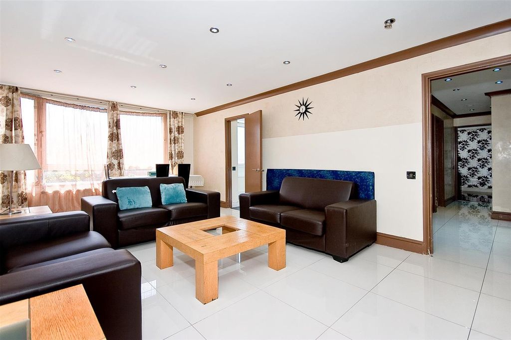 Property photo 1 of 8 Photo 0