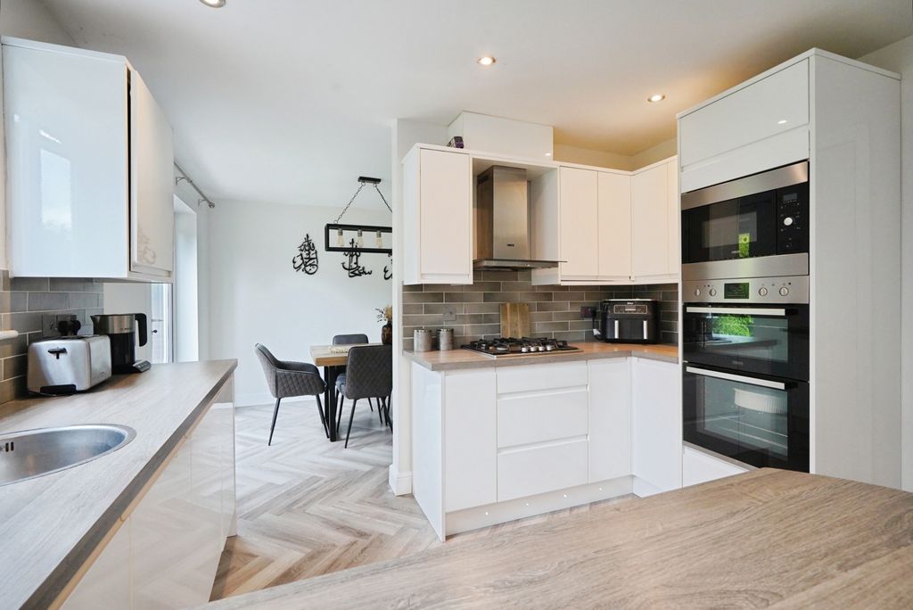 Property photo 2 of 23 Pbox-Img.Jpg