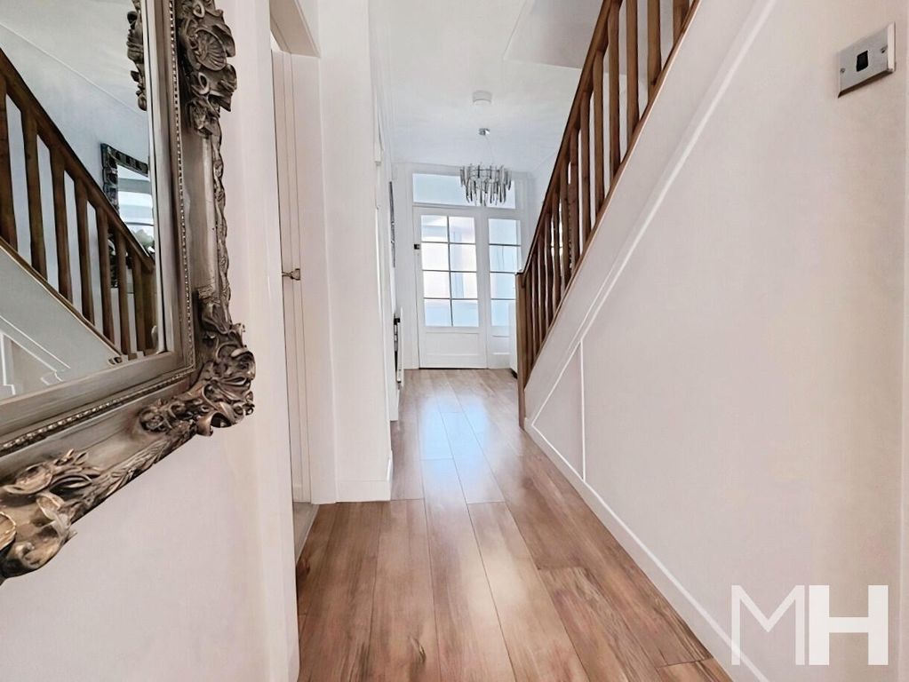 Property photo 2 of 17 Hallway