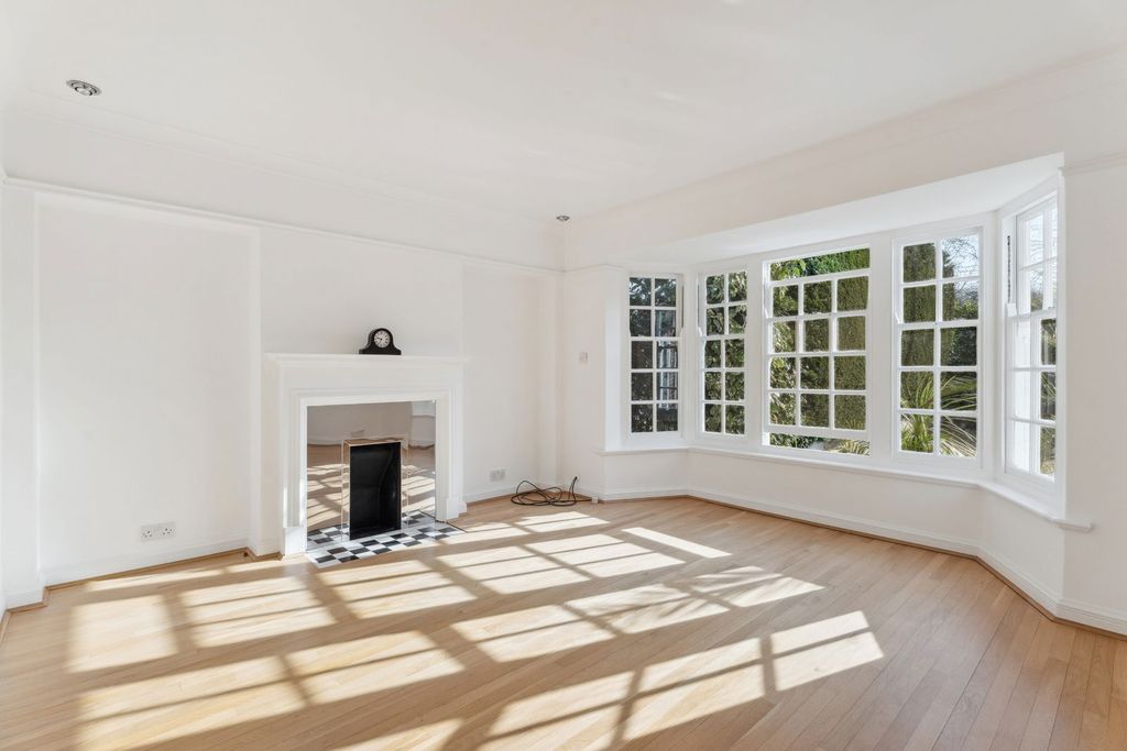 Property photo 2 of 26