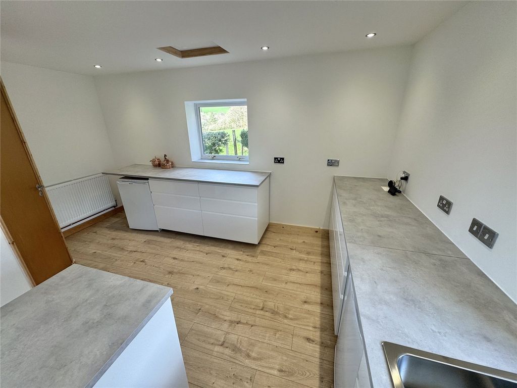 Property photo 3 of 18 Picture No. 30