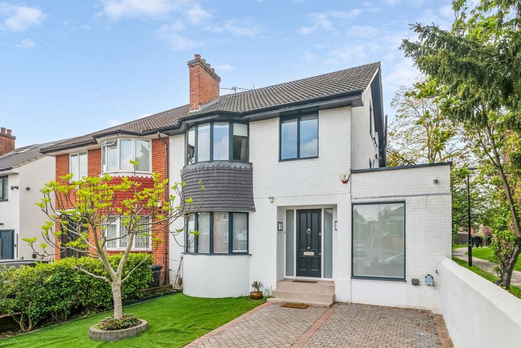 Property photo 1 of 8