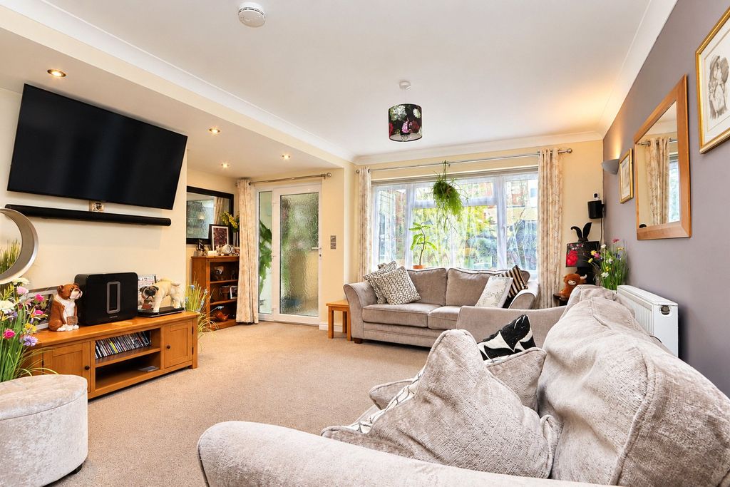 Property photo 2 of 18 Picture No. 33